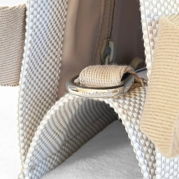 NWT Lululemon Two-Tone Canvas Mini Tote Bag — 4.5L — Mojave Tan/Light Ivory - Picture 8 of 14